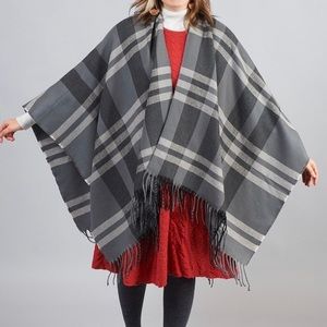 CAUSEBOX: Siizu Gray Poncho Wrap